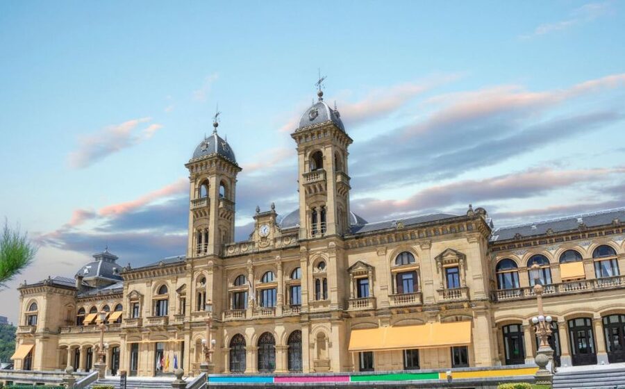 San Sebastian: Insta-Perfect Walk with a Local - Should you book this San Sebastián Insta-perfect walk?