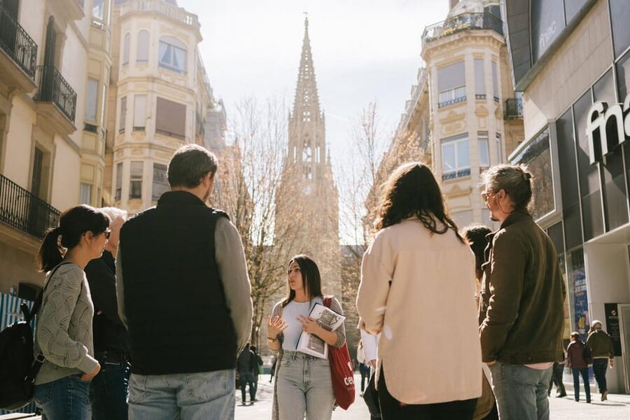 San Sebastian Like a Local: Evening Pintxos Tour - Cask cider and bar etiquette: pouring Basque cider like a local