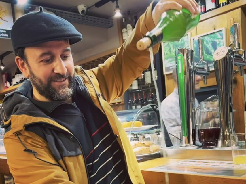 San Sebastian: Market, Pintxos and Wine Tasting Tour - Olive oil and La Gilda: the taste lesson that connects generations