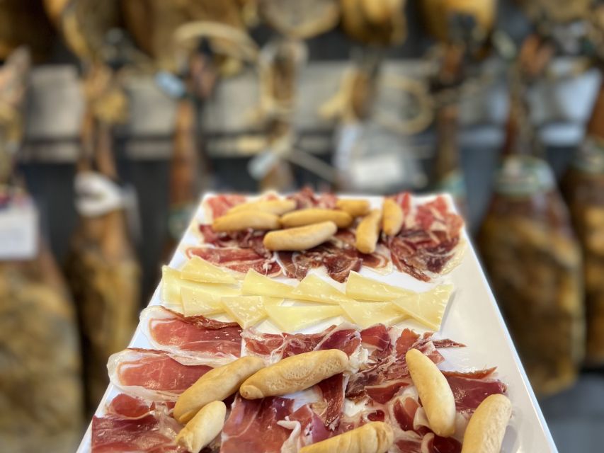 San Sebastian: Market, Pintxos and Wine Tasting Tour - Logistics that affect comfort (the stuff worth checking)