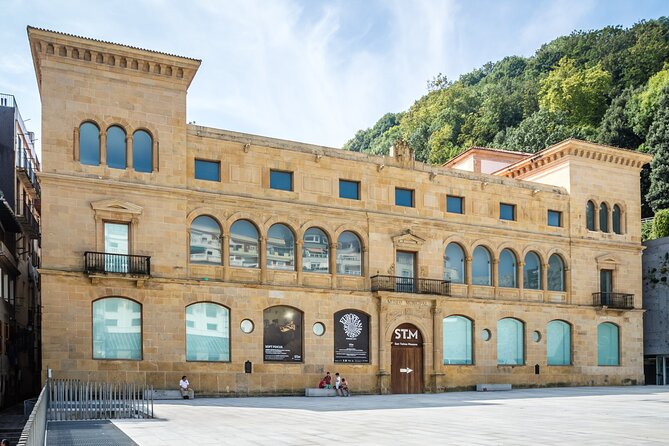 San Sebastian: Old Town Exploration Game and Tour - Practical tips that make the game smoother