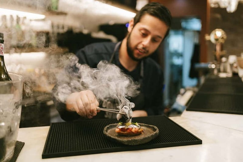 San Sebastian: Pintxos and Wine Tour - Stop 1: La Mejillonera and the mussels-and-cider warm-up