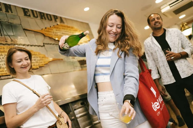 San Sebastian: Pintxos and Wine Tour - Meeting point and how the walking rhythm feels in Old Town