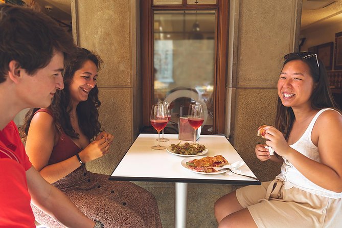 San Sebastian Pintxos Tour for Gourmets in the Old Town - Finding the Start Point at 7:00 pm and How the Group Moves