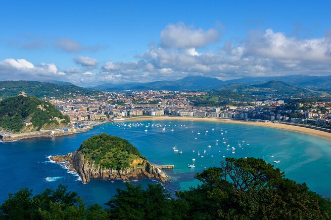 San Sebastian: Private custom walking tour with a guide - Photo stops and monument exteriors: what’s included, what’s not