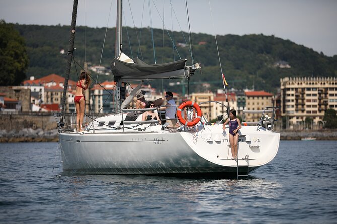 San Sebastian Private Sailing at La Concha Beach & Pasai Donibane - Captain Unai: the human factor that makes it worth it