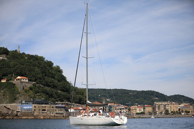 San Sebastian Private Sailing trips & Socioeducational boat tours - Photo points to La Concha: how the route helps your camera (and your eyes)