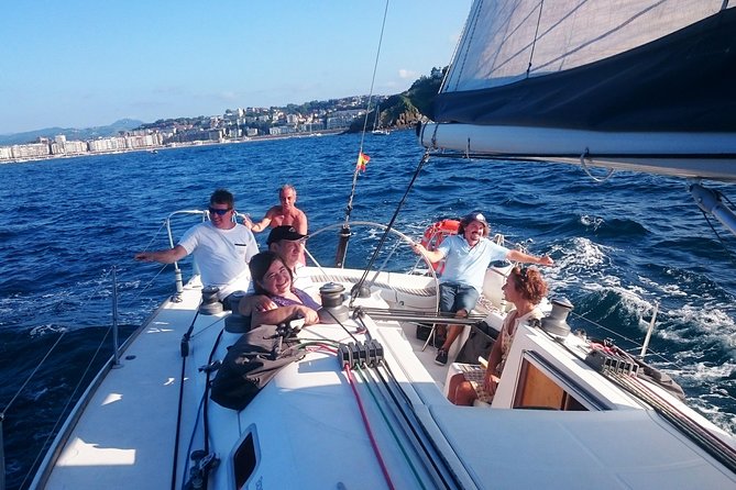 San Sebastian Private Sailing trips & Socioeducational boat tours - Stop 1: La Concha Beach and the bay that you can’t fully appreciate from shore