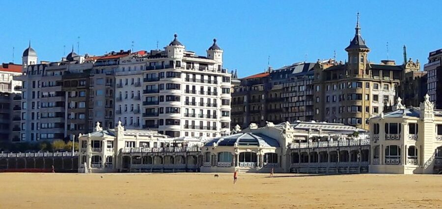 San Sebastian: Private Walking Tour w/ Panoramic Views - Walking San Sebastián like you actually live here