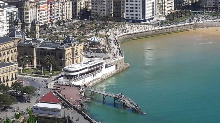 San Sebastian: Private Walking Tour w/ Panoramic Views - The Comb of the Winds and the climb to Igueldo’s best view