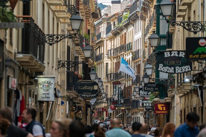 San Sebastian Scavenger Hunt & Highlights Self Guided Audio Tour - Why this hunt works well in San Sebastián