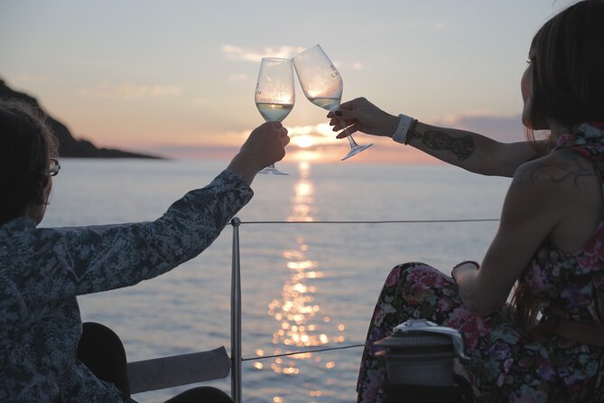 San Sebastian Sunset Sailing Trip - Quick hits on this San Sebastián sunset sailing trip