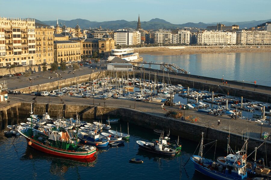 San Sebastian: Walking Tour with Pintxo and Drink - Timing, Pace, and Language: Getting the Most in 2 Hours