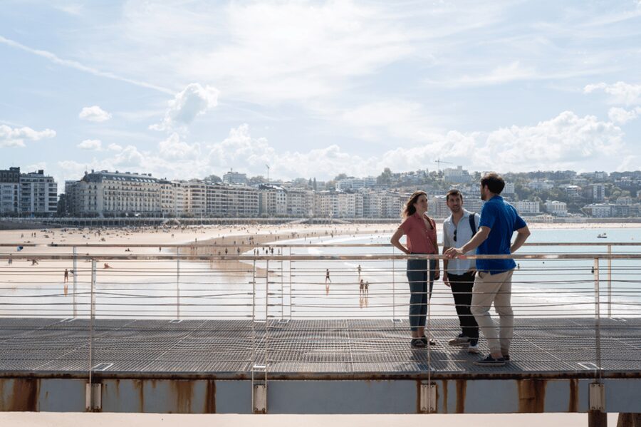 San Sebastian: Walking Tour with Pintxo and Drink - Hotel María Cristina and Victoria Eugenia Theatre: Glamour with a Story