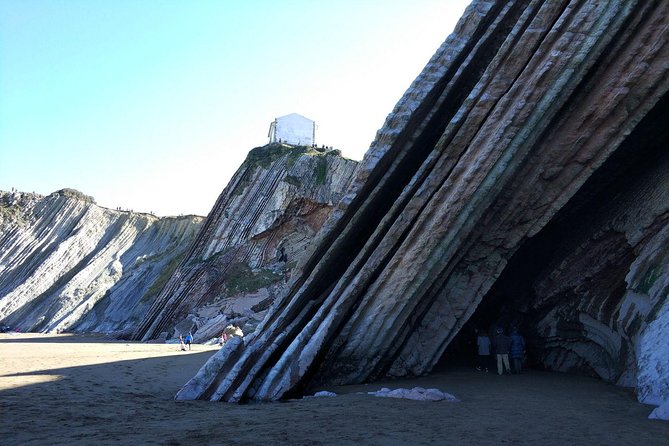 Visit Dragonstone From San Sebastian - Playa de Itzurun in Zumaia: flysch cliffs in plain sight